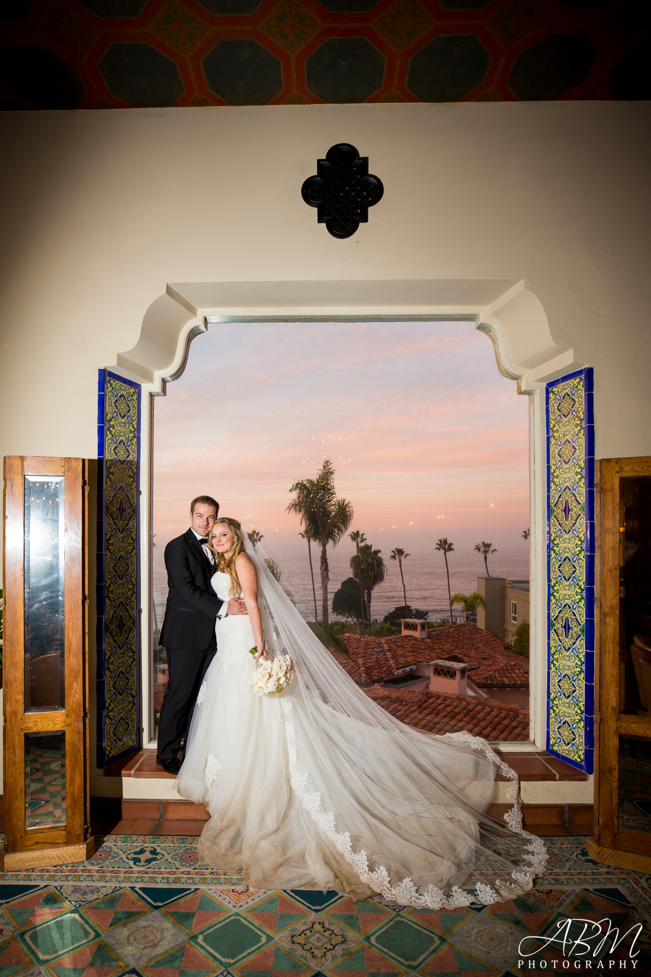 la-valencia-hotel-san-diego-wedding-photographer-0050 La Valencia Hotel | La Jolla | Brittany + Joseph’s Wedding Photography