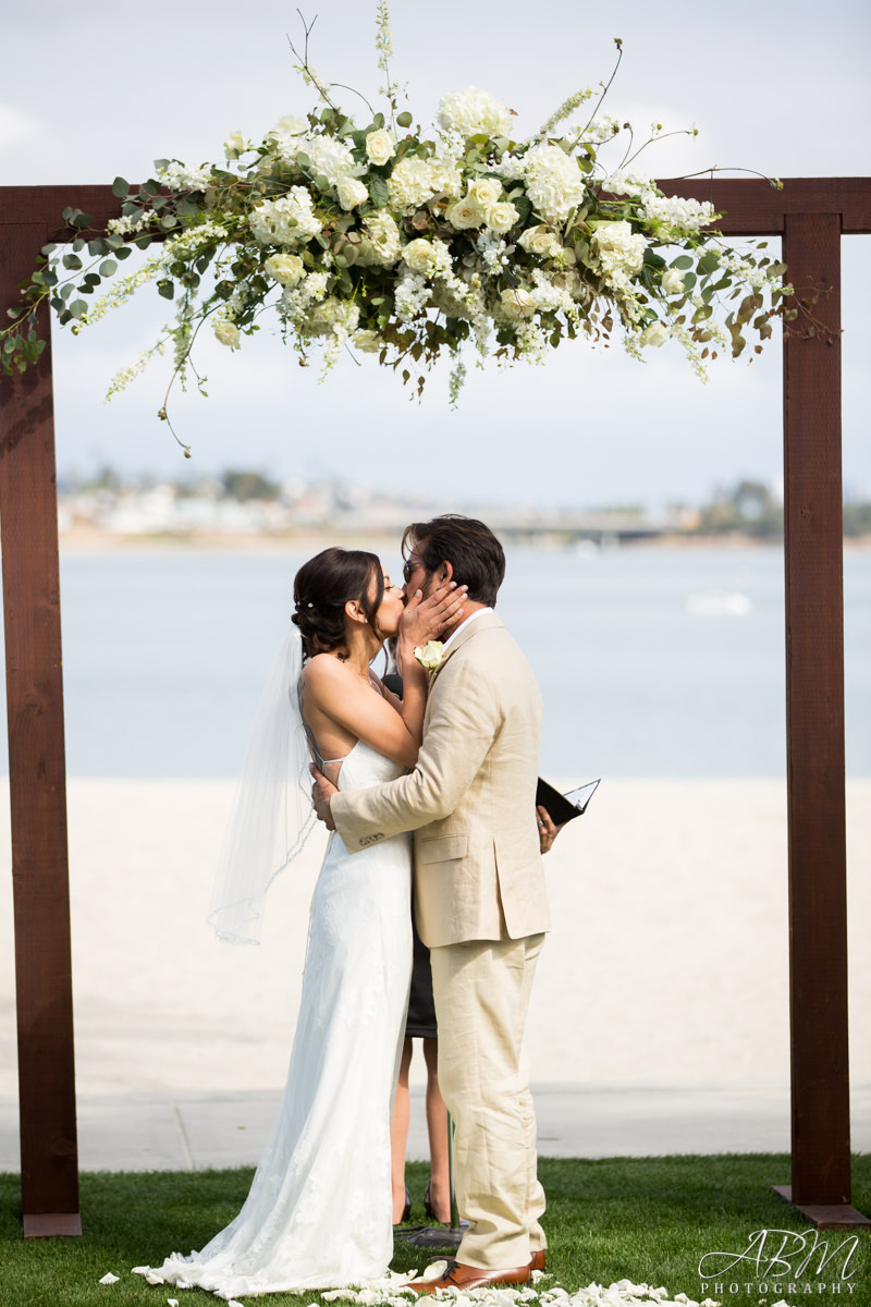 catamaran-resort-san-diego-wedding-photographer-0017 Catamaran Resort | Mission Bay | Julio + Michele’s Wedding Photography