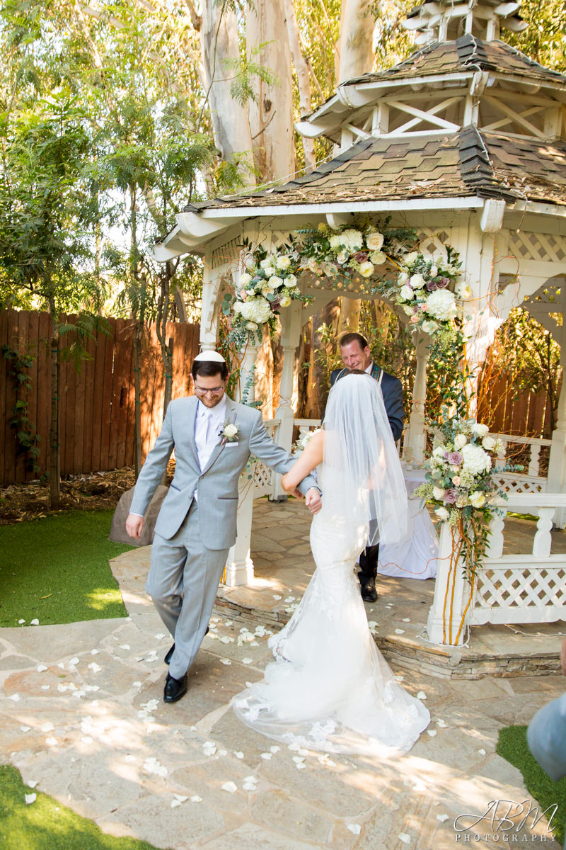 Twin Oaks House | San Marcos | Amanda + Yoni’s Wedding Photography Weddings twin-oaks-estate-san-diego-wedding-photographer-0028-1 Twin Oaks House | San Marcos | Amanda + Yoni’s Wedding Photography
