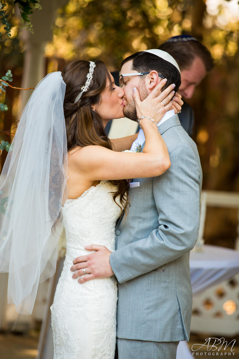 Twin Oaks House | San Marcos | Amanda + Yoni’s Wedding Photography Weddings twin-oaks-estate-san-diego-wedding-photographer-0036-1 Twin Oaks House | San Marcos | Amanda + Yoni’s Wedding Photography