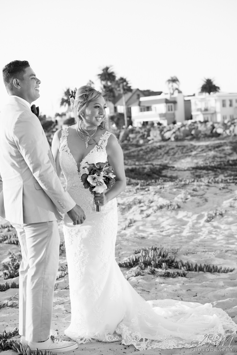 north-coronado-island-san-diego-wedding-photograper-0038 North Coronado Beach | Stone Brewery | Heather + Loren’s Wedding Photography
