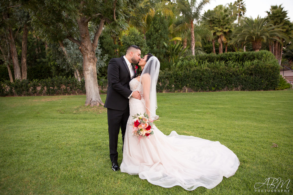 grand-tradition-estate-san-diego-wedding-photography-0040 The Grand Tradition Estate - Beverly Mansion | Fallbrook | Desirae + Jerry’s Wedding Photography