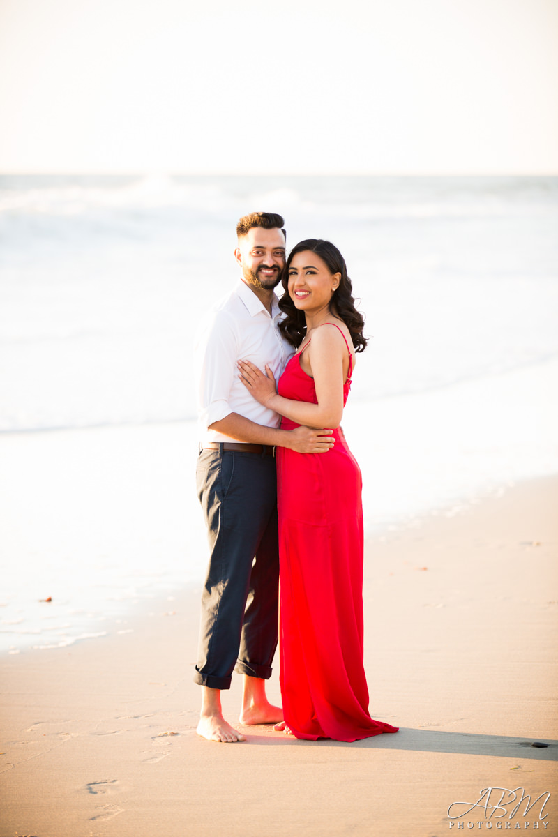 windansea-beach-san-diego-wedding-photography-san-diego-engagement-photographer-0006 Windansea Beach | La Jolla | Rabia + Miraj’s Engagement + Portrait Photography