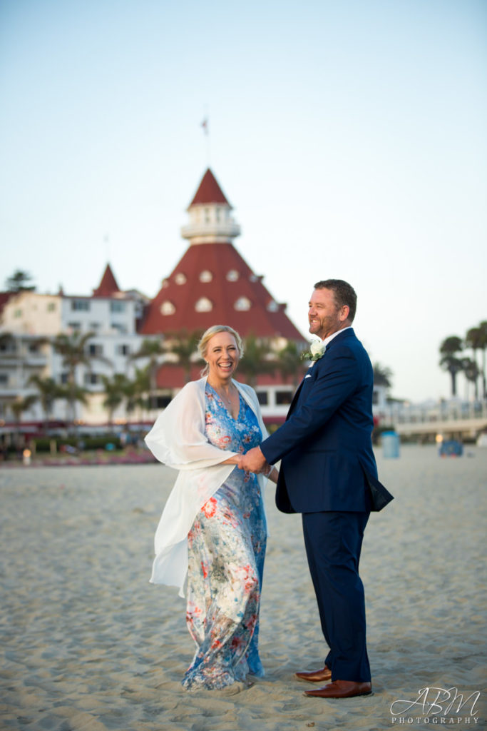 coronado-beach-elopement-san-diego-wedding-photography-0022-683x1024 Coronado Beach | Hotel Del | April + Jan’s Elopement Photography