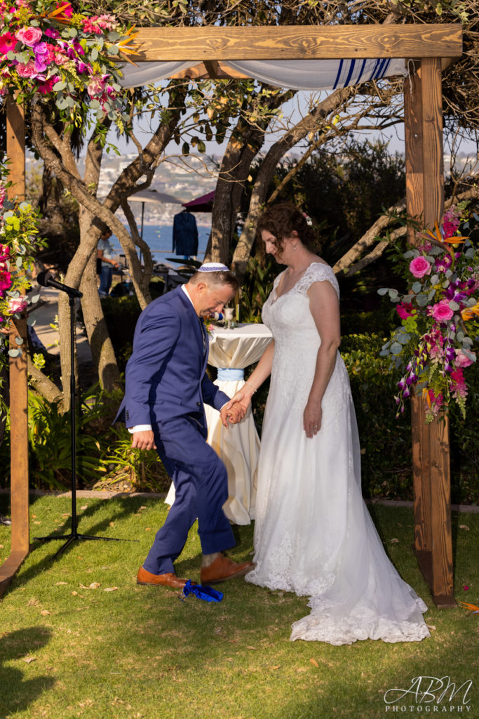 La Jolla Cove Bridge Cove | La Jolla | Brian + Jean’s Wedding Photography Weddings la-jolla-cove-bridge-club-san-diego-wedding-photographer-0028-1-683x1024 La Jolla Cove Bridge Cove | La Jolla | Brian + Jean’s Wedding Photography