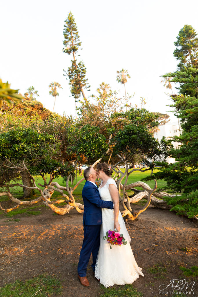 La Jolla Cove Bridge Cove | La Jolla | Brian + Jean’s Wedding Photography Weddings la-jolla-cove-bridge-club-san-diego-wedding-photographer-0040-683x1024 La Jolla Cove Bridge Cove | La Jolla | Brian + Jean’s Wedding Photography