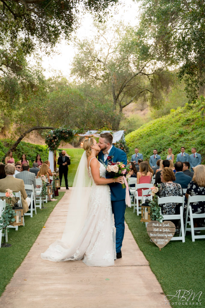 Los Willows Wedding Estate | Fallbrook | Ann Marie + Joey’s Wedding Photography Venue Spotlight Weddings los-willows-wedding-estate-san-diego-wedding-photographer-0041-683x1024 Los Willows Wedding Estate | Fallbrook | Ann Marie + Joey’s Wedding Photography