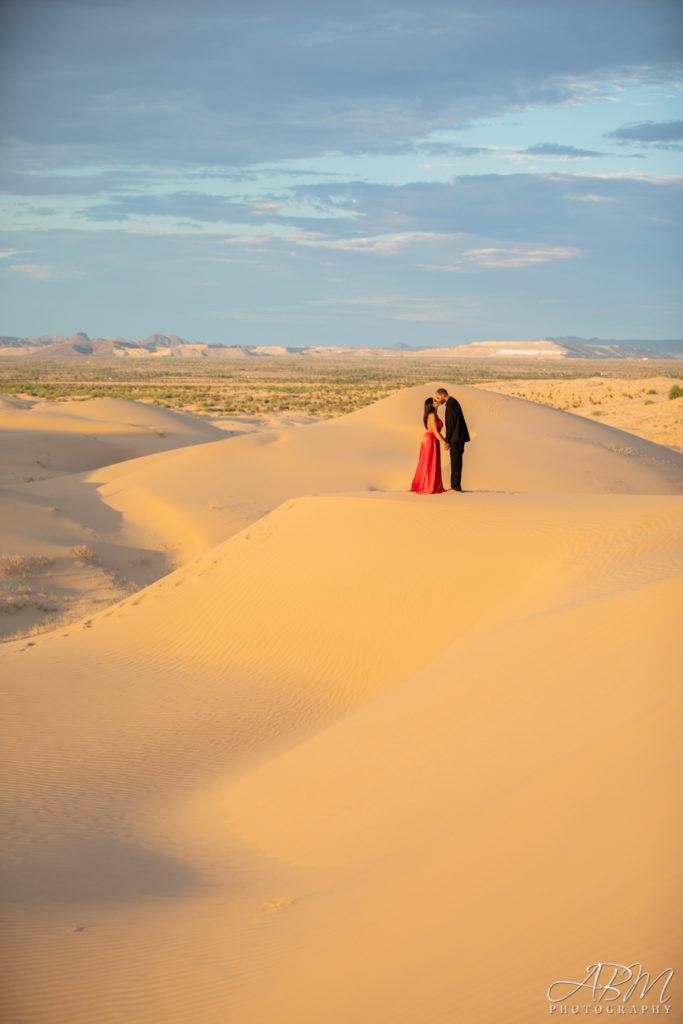 san-diego-wedding-photographer-glamis-sand-dunes-0004-683x1024 Glamis Sand Dunes | Jotika + Shernal’s Engagement Photography