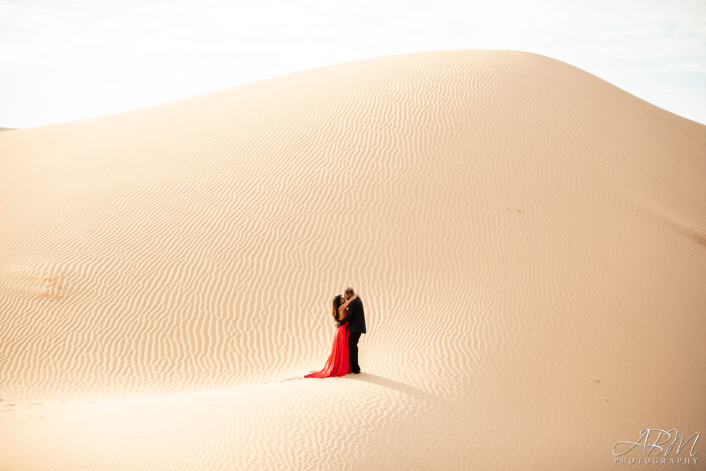 san-diego-wedding-photographer-glamis-sand-dunes-0005-1024x683 Glamis Sand Dunes | Jotika + Shernal’s Engagement Photography