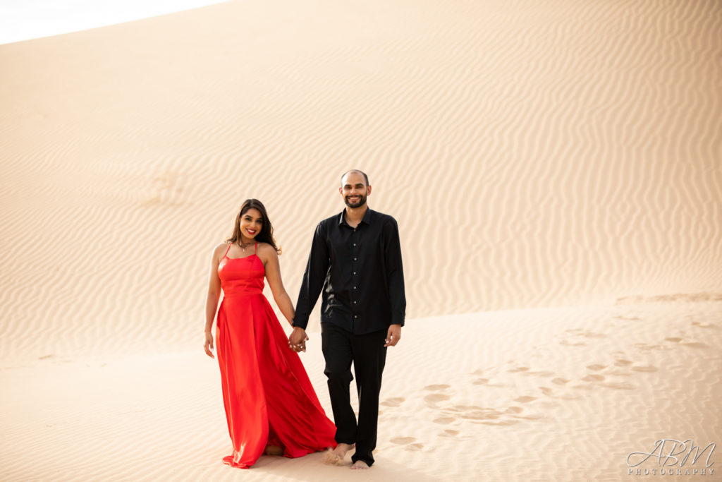 san-diego-wedding-photographer-glamis-sand-dunes-0007-1024x683 Glamis Sand Dunes | Jotika + Shernal’s Engagement Photography