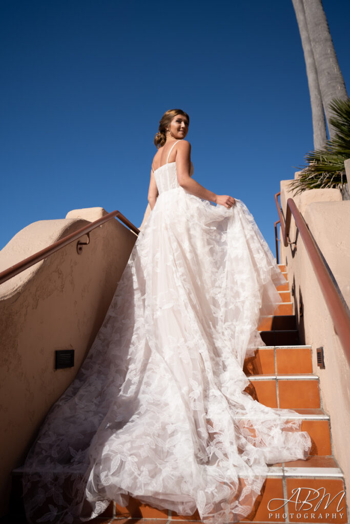 scripps-seaside-forum-la-jolla-wedding-photography-010-683x1024 Scripps Seaside Forum | La Jolla | Olivia + Dillon’s Wedding Photography