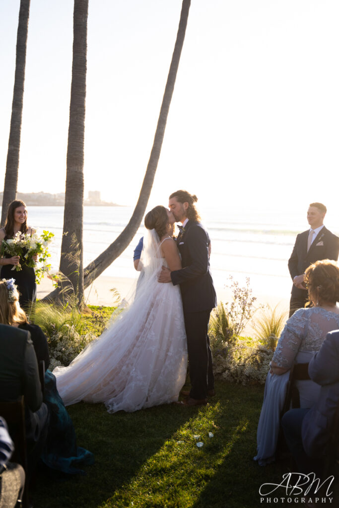 scripps-seaside-forum-la-jolla-wedding-photography-030-683x1024 Scripps Seaside Forum | La Jolla | Olivia + Dillon’s Wedding Photography