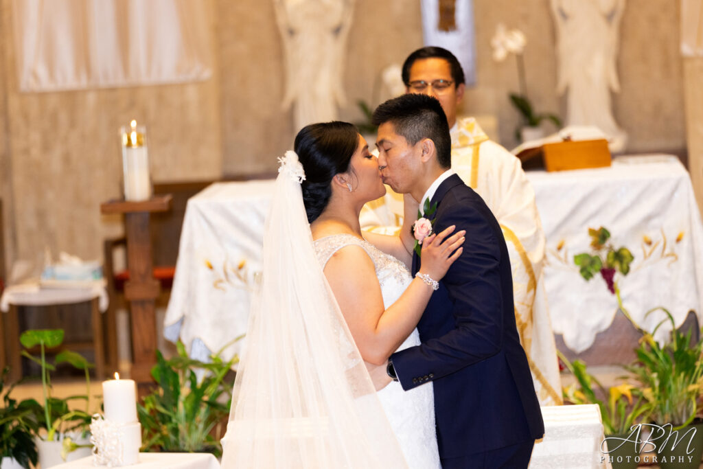 St-louis-catholic-curch-san-diego-photography-016-1024x683 St. Louis Catholic Church | San Diego | Erica + Ryan’s Wedding Photography