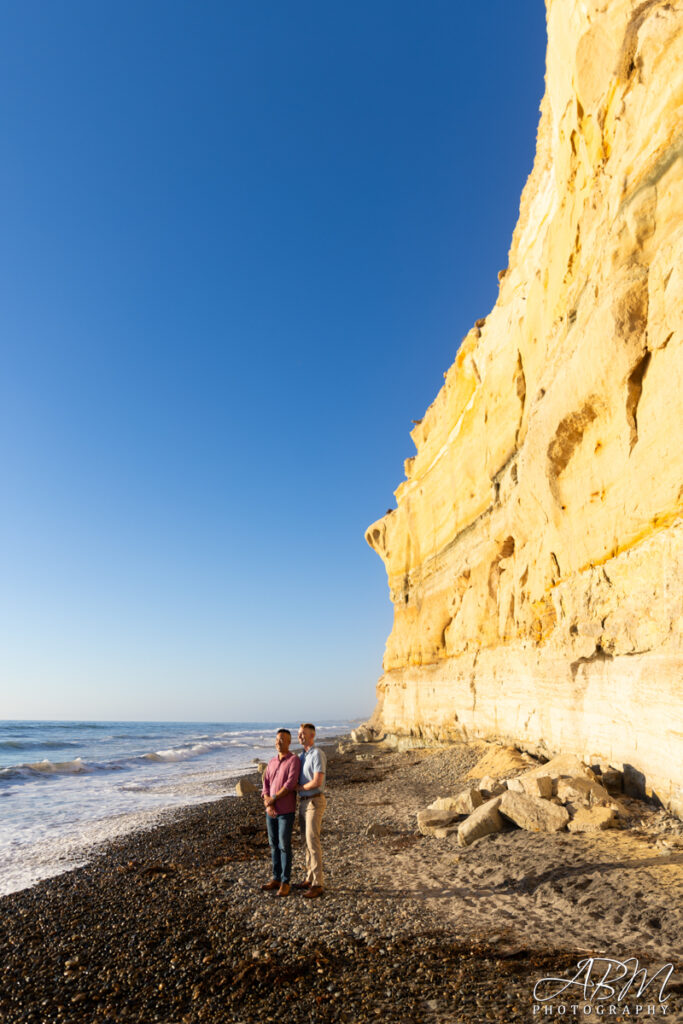 04torrey-pines-reserve-engagement-photography-008-683x1024 Salk Institute & Torrey Pines State Reserve | San Diego | Ryan + Viet's Engagement Photography
