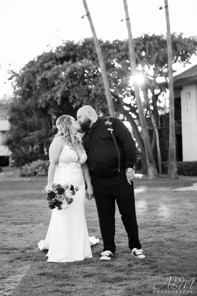 Catamaran-resort-and-spa-san-diego-wedding-photography020-683x1024 Catamaran Resort Hotel & Spa | San Diego | Staci + David's Wedding Photography