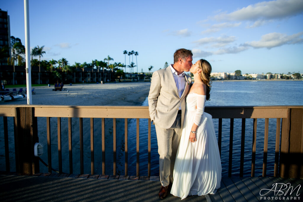 Catamaran-resort-mission-bay-wedding-photography-036-1024x683 Catamaran Resort Hotel and Spa | San Diego | Kateryna + Jeffrey's Wedding Photography